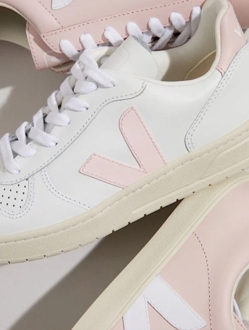$195 Veja V10 Sneakers Petale Pink White Leather Size 8